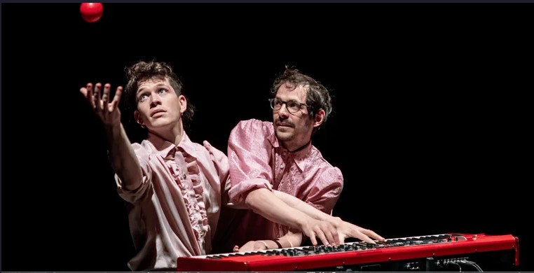FOTO PAUL&MAX PIANO SUITE BACH